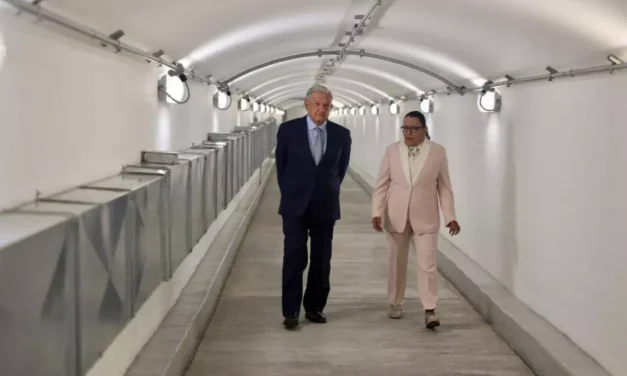 AMLO VISITA BÚNKER DE GARCÍA LUNA