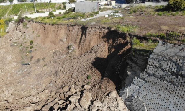 ATIENDE PROTECCIÓN CIVIL TIJUANA COLAPSO DE MURO DE CONTENCIÓN EN COLINAS DE CHAPULTEPEC
