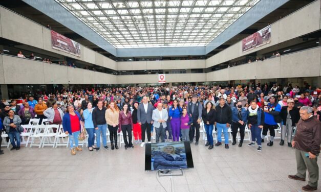 ENTREGA ALCALDESA MONTSERRAT CABALLERO 504 CRÉDITOS DE FONDOS TIJUANA A EMPRENDEDORES