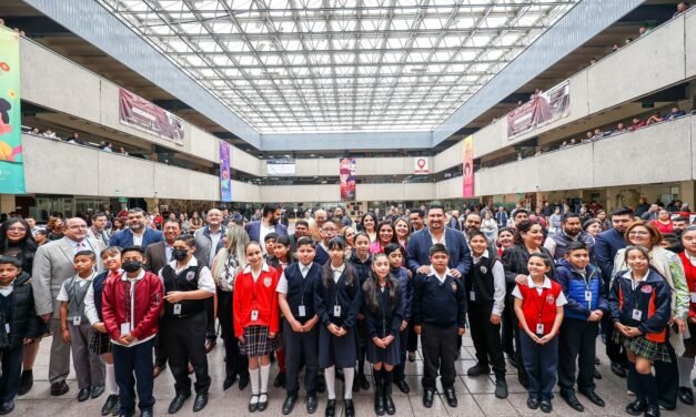 RECONOCE ALCALDESA CAPACIDAD Y TALENTO DE CABILDO INFANTIL POR UN DÍA