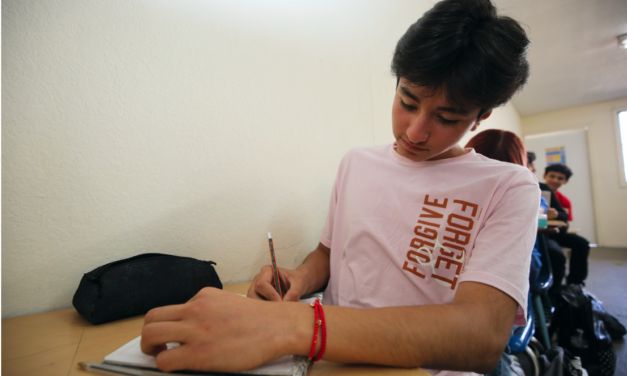 REALIZAN EXAMEN ASPIRANTES A INGRESAR A SECUNDARIAS Y PREPARATORIA MUNICIPALES