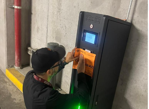 CLAUSURA AYUNTAMIENTO DE TIJUANA ESTACIONAMIENTO DE PLAZA PENÍNSULA