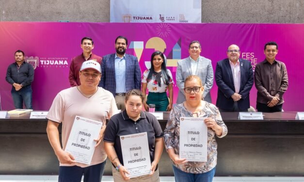 ALCALDESA MONTSERRAT CABALLERO DA CERTEZA A 100 FAMILIAS CON ENTREGA DE TÍTULOS DE PROPIEDAD