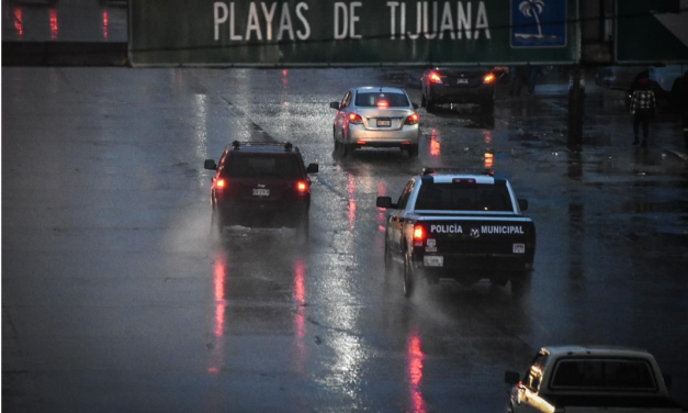 AYUNTAMIENTO DE TIJUANA DESTACA COMPROMISO DE POLICÍAS Y BOMBEROS DURANTE “HILARY”