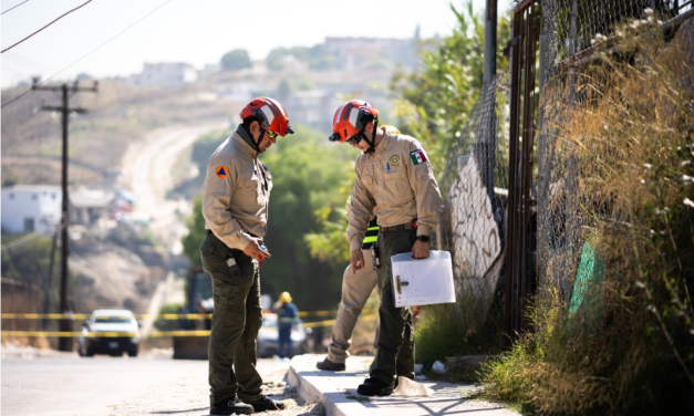 ATIENDE AYUNTAMIENTO DE TIJUANA DESLIZAMIENTO EN CAMINO VERDE CON INMEDIATEZ