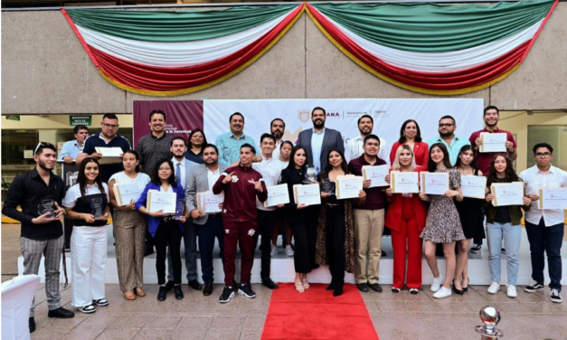 ENTREGA GOBIERNO DE MONTSERRAT CABALLERO PREMIO MUNICIPAL PARA LA JUVENTUD
