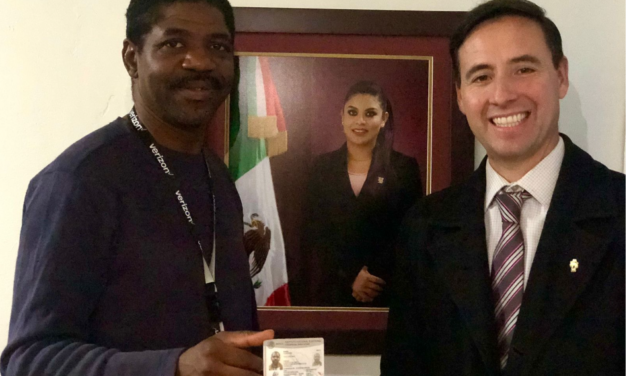 ATIENDE AYUNTAMIENTO DE TIJUANA A PRIMER MIGRANTE NIGERIANO NATURALIZADO MEXICANO