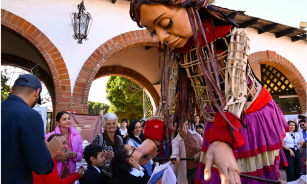 FUNCIONARIOS MUNICIPALES ACOMPAÑARON A AMAL EN RECORRIDO POR LAS TRADICIONES MEXICANAS EN LA CASA DE LA CULTURA PLAYAS DE TIJUANA