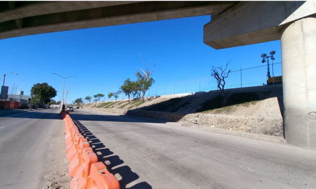 MALLA CICLÓNICA EN CANALIZACIÓN DEL RÍO COLOCADA POR ELEMENTOS DE SEDENA, DELIMITARÁN ZONA DE OPERACIONES DE VIADUCTO ELEVADO