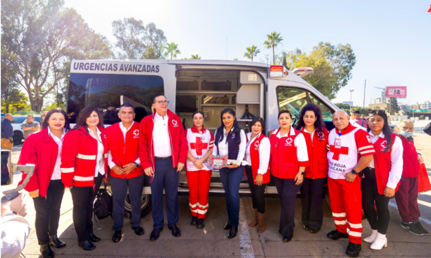 ALCALDESA MONTSERRAT CABALLERO DONA AMBULANCIA A CRUZ ROJA TIJUANA