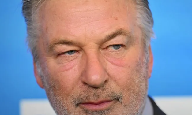 ALEC BALDWIN ENFRENTA NUEVAS ACUSACIONES DE HOMICIDIO INVOLUNTARIO EN EL SET DE ‘RUST’