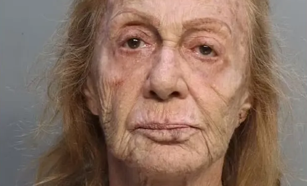 MUJER DE 70 AÑOS INTENTA ASFIXIAR A SU ESPOSO TRAS RECIBIR UNA POSTAL DE SU EX NOVIA