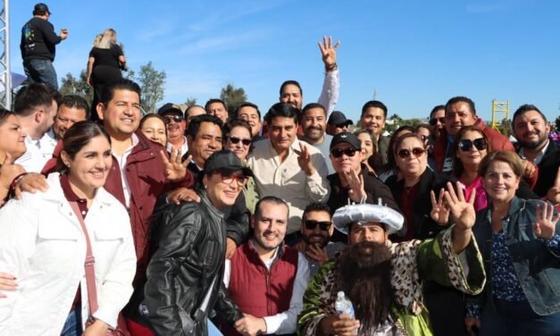 GRAN NÚMERO DE PERSONAS PARTEN ROSCA DE REYES CON ERIK “TERRIBLE” MORALES