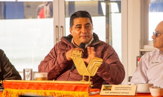 INTEGRANTES DE COMITÉS DEL DISTRITO 5 DE MORENA RECIBIERON CON APLAUSOS A ERIK “TERRIBLE” MORALES, QUIEN ACUDIÓ COMO INVITADO ESPECIAL A SU TOMA DE PROTESTA