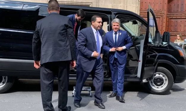 AMLO RECIBE A CONGRESISTAS DE ESTADOS UNIDOS EN PALACIO NACIONAL PARA FORTALECER RELACIONES BILATERALES