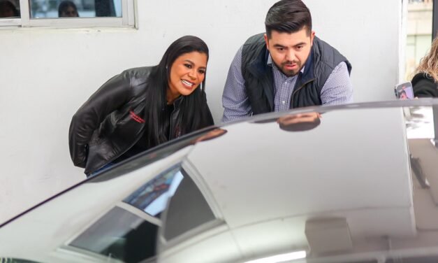 ALCALDESA MONTSERRAT CABALLERO DA BANDERAZO DE ARRANQUE AL CARRIL FAST LANE PARA ESTUDIANTES TRANSFRONTERIZOS