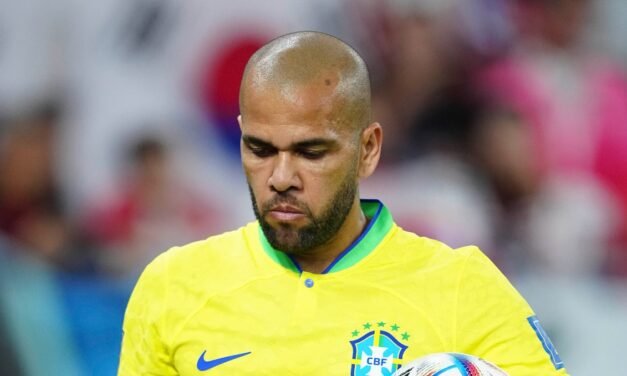 DANI ALVES RECIBE UNA SENTENCIA DE 4 AÑOS Y SEIS MESES DE CÁRCEL POR AGRESIÓN SEXUAL EN ESPAÑA