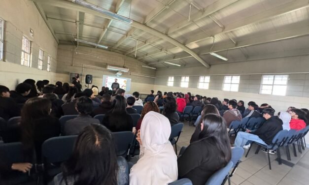 ESTUDIANTES DE CECYTE VILLAS DEL SOL RECIBEN ASESORÍA PSICOLÓGICA GRUPAL POR PARTE DE IMJUV