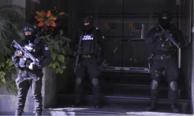 OPERATIVO RESCATA A 30 EXTRANJEROS RETENIDOS EN UN HOTEL DE LA CIUDAD DE MÉXICO; UN SOSPECHOSO BAJO CUSTODIA