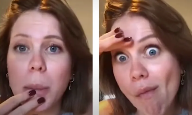 JOVEN SORPRENDIDA AL VER A SU PSICÓLOGA BESANDO A SU EX NOVIO, QUIEN TAMBIÉN ERA SU PACIENTE