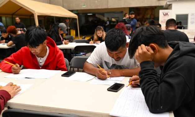 CIUDADANOS QUE APLICAN SU EXAMEN EN INEA SE MOTIVAN PARA CONTINUAR SUS ESTUDIOS UNIVERSITARIOS