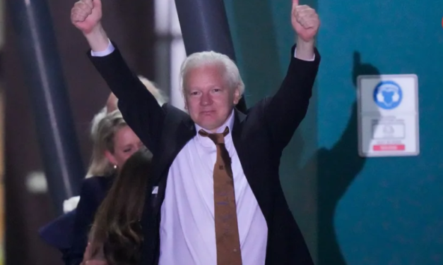 JULIAN ASSANGE REGRESA A AUSTRALIA TRAS EL FINAL DE SU BATALLA LEGAL CON EU