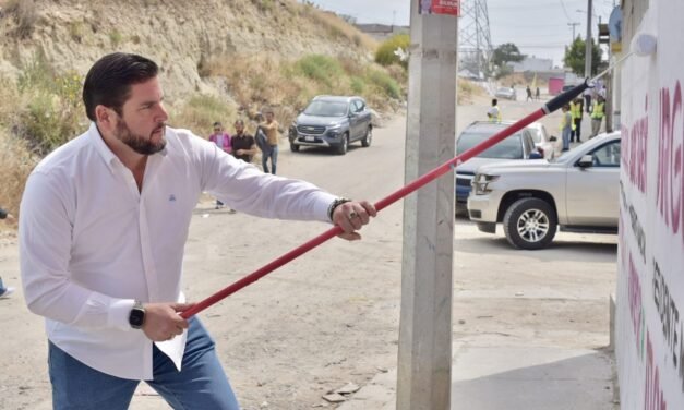 ISMAEL BURGUEÑO ACUDE A COLONIA EL NIÑO PARA INICIAR EL RETIRO DE PROPAGANDA