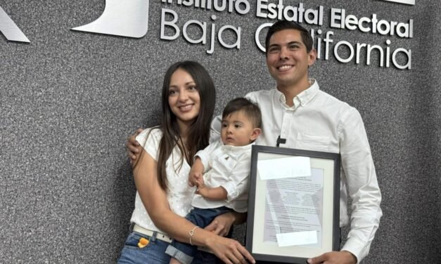ROMAN COTA RECIBE CONSTANCIA COMO ALCALDE ELECTO DE TECATE