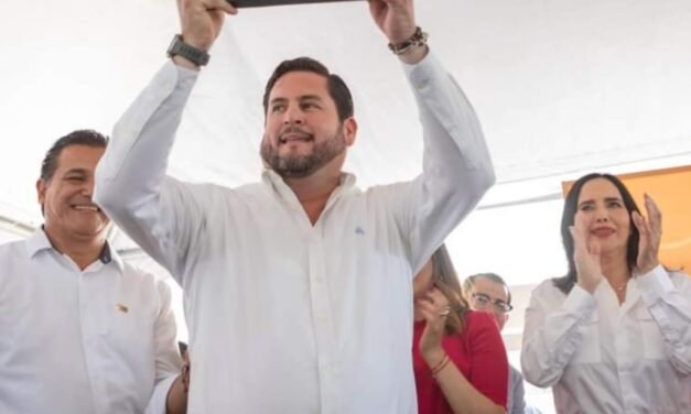 ISMAEL BURGUEÑO RECIBIÓ CONSTANCIA COMO ALCALDE ELECTO DE TIJUANA