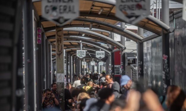 COLAPSO EN TIJUANA: FILAS KILOMÉTRICAS Y CAOS DE TRÁFICO TRAS LA CAÍDA DE MICROSOFT