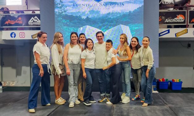 ENTREGA FUNDACIÓN FUENTE DE SABIDURÍA MÁS DE MIL APOYOS ESCOLARES