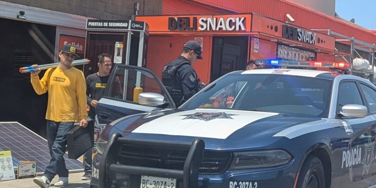 SORPRENDEN A LADRON ROBANDO SEGUETAS Y ARTICULOS EN HOME DEPOT TIJUANA