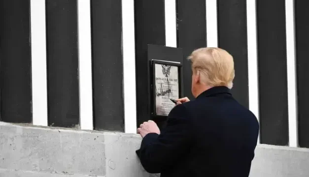 TRUMP PROMETE TERMINAR EL MURO FRONTERIZO Y RESOLVER LA CRISIS MIGRATORIA