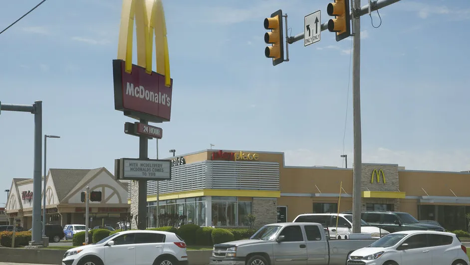 TRAGEDIA EN MCDONALD’S DE NUEVA YORK: HOMBRE ARMADO ATACA A DOS NIÑOS