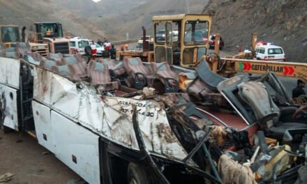 HORROR EN LA RUTA HACIA ARBAEEN: 28 PEREGRINOS PAQUISTANÍES PIERDEN LA VIDA EN UN BRUTAL ACCIDENTE EN IRÁN.