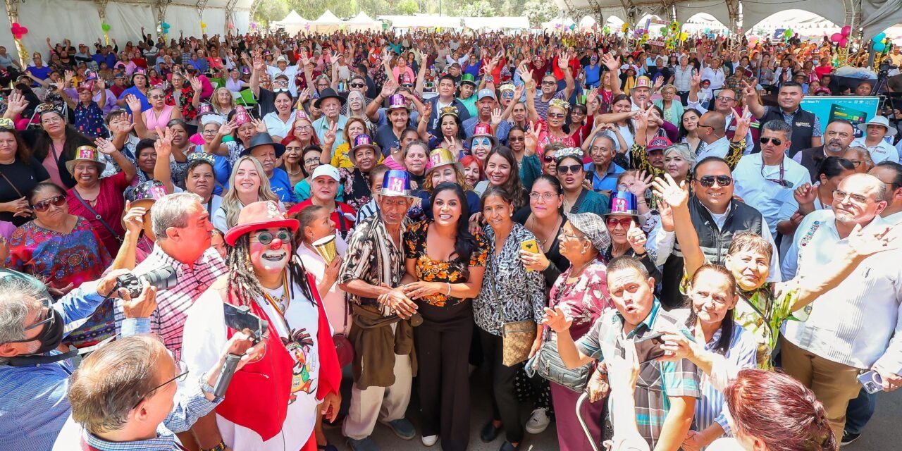 CELEBRA ALCALDESA MONTSERRAT CABALLERO A LOS ABUELOS