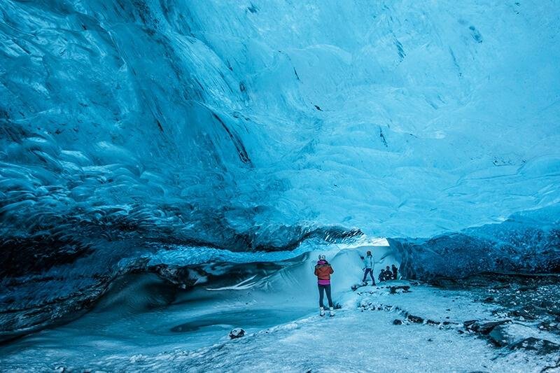  ¡ALERTA EN ISLANDIA! DERRUMBE MORTAL EN CUEVA DE HIELO: RESCATISTAS LUCHAN CONTRA EL TIEMPO