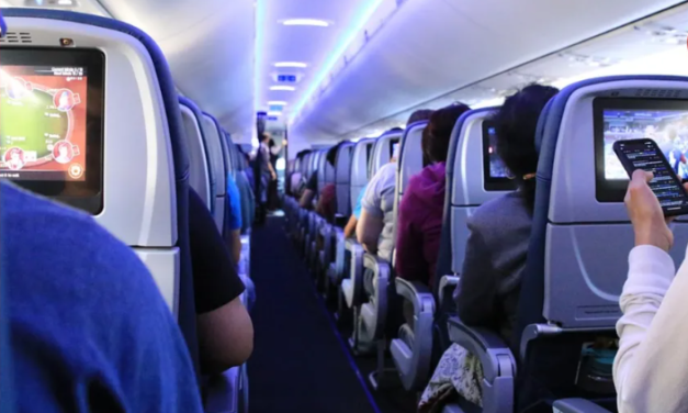 INVESTIGAN A PASAJERO QUE ABORDÓ DOS VECES SIN BOLETO UN AVIÓN EN ALEMANIA