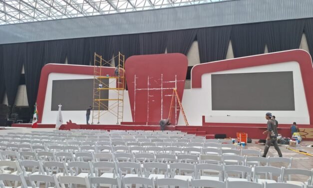 ALISTAN TOMA DE PROTESTA DE ISMAEL BURGUEÑO RUIZ COMO PRESIDENTE MUNICIPAL DE TIJUANA