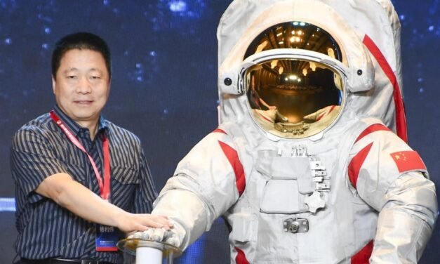 CHINA REVELA SU TRAJE ESPACIAL LUNAR: TECNOLOGÍA AVANZADA Y DISEÑO INSPIRADO EN SU CULTURA