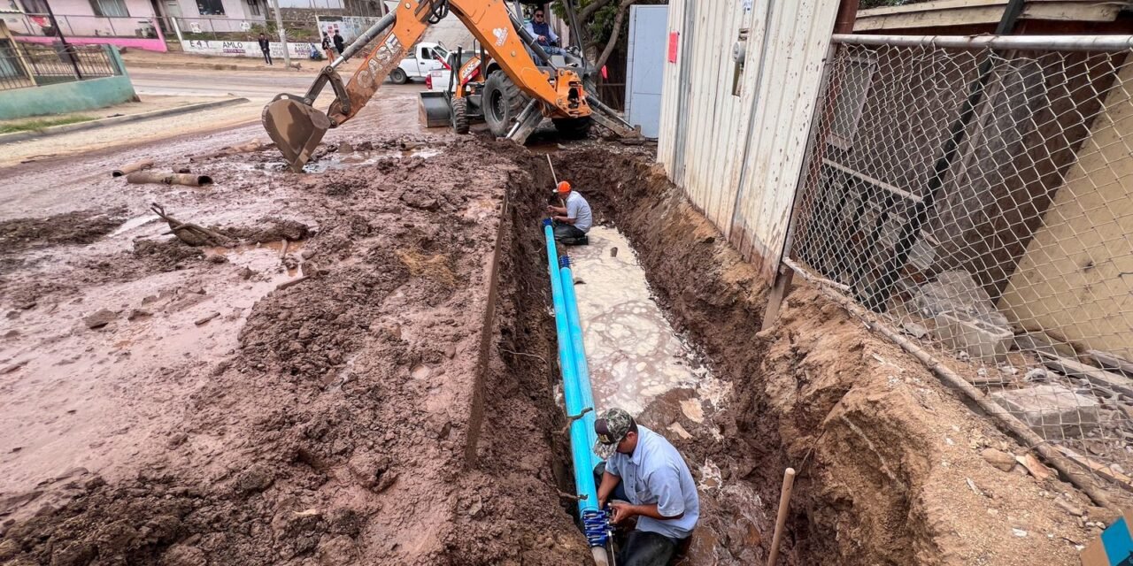 ATIENDE COMISIÓN ESTATAL DE SERVICIOS PÚBLICOS DE ENSENADA FUGA DE AGUA POTABLE EN LOMA LINDA