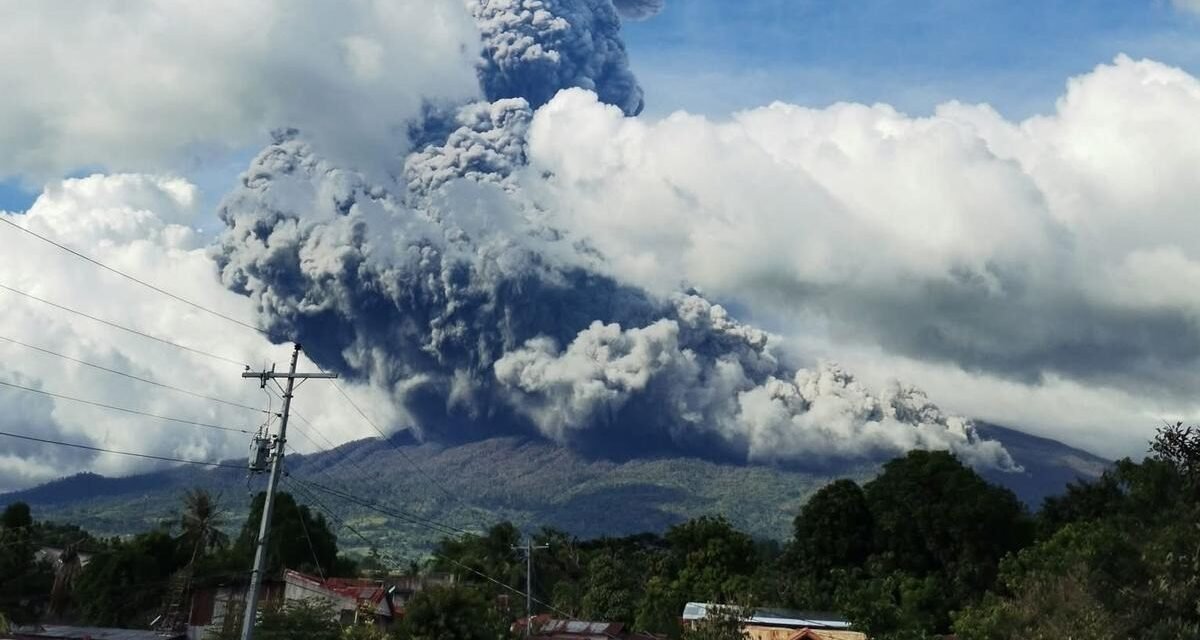 VOLCÁN KANLAON ENTRA EN ERUPCIÓN: AUTORIDADES FILIPINAS MOVILIZAN EVACUACIONES MASIVAS