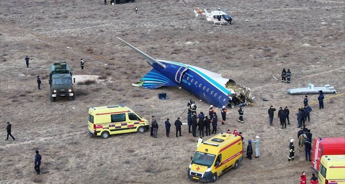 ¿ACCIDENTE O ATAQUE? EE.UU. Y AZERBAIYÁN INVESTIGAN CAÍDA DE AVIÓN CON 38 VÍCTIMAS