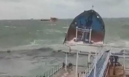 DERRAME DE PETRÓLEO EN EL MAR NEGRO TRAS NAUFRAGIO DE DOS BUQUES RUSOS