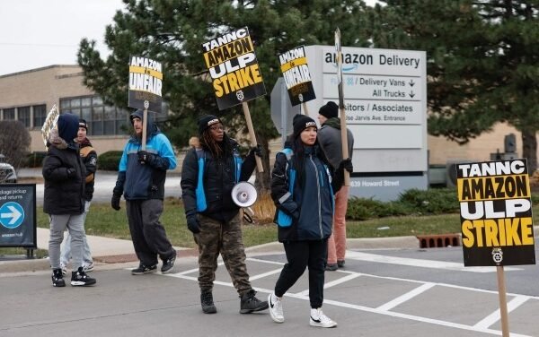 AMAZON ENFRENTA HUELGA SINDICAL DÍAS ANTES DE NAVIDAD: ¿QUÉ ESTÁ EN JUEGO?