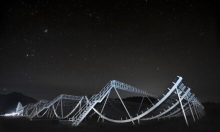 DESCUBREN PODEROSA SEÑAL DE RADIO DESDE UNA GALAXIA ANTIGUA