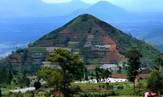 ¿HALLAZGO QUE REESCRIBE LA HISTORIA? ARQUEÓLOGOS DEBATEN SOBRE LA PIRÁMIDE MÁS ANTIGUA DEL MUNDO