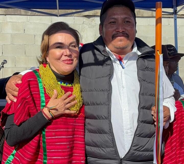 PRESIDENTA DE SAN QUINTÍN RECIBE BASTÓN DE MANDO Y HUIPIL EN HONOR A LA CULTURA TRIQUI