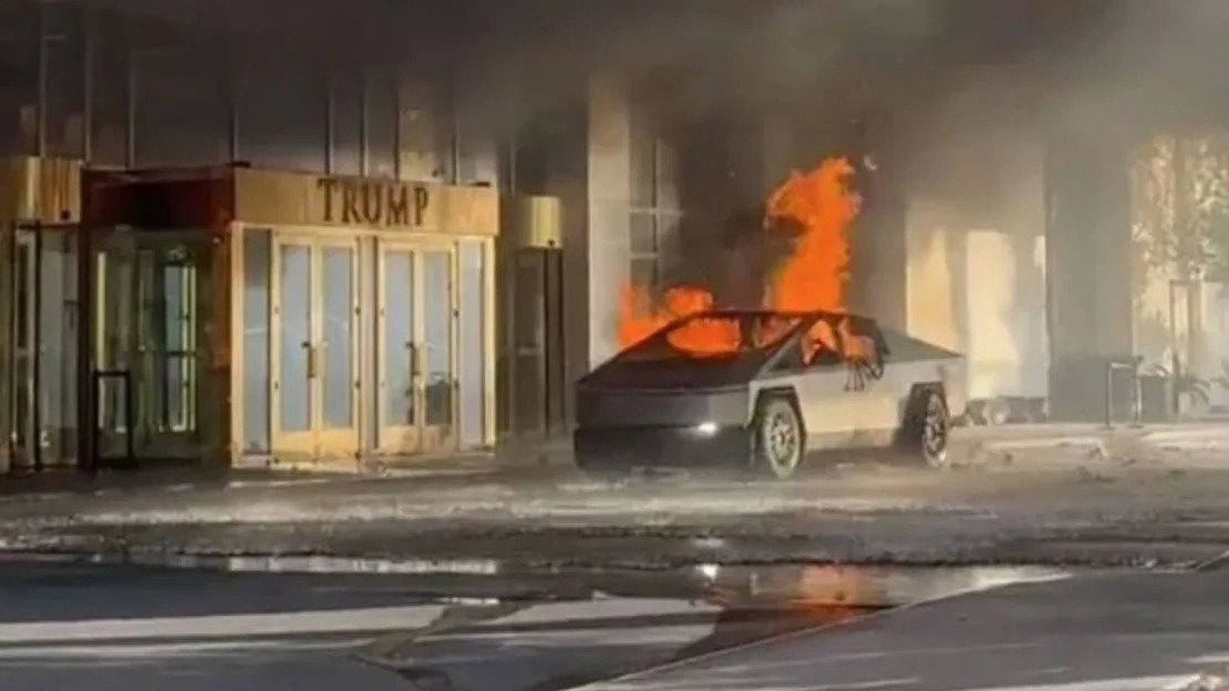 TESLA CYBERTRUCK EXPLOTA EN LAS VEGAS FRENTE AL HOTEL TRUMP: SOSPECHAS DE UN ATAQUE PREMEDITADO