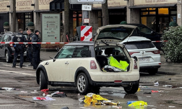 VEHÍCULO EMBISTE A MULTITUD CERCA DE ESTACIÓN CENTRAL EN MÚNICH